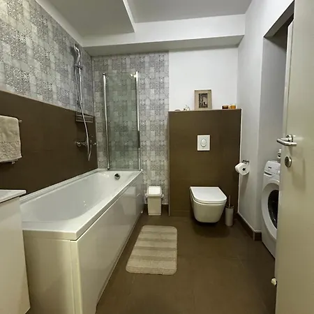 Galerija * トゥズラ