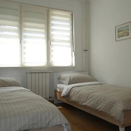 Galerija トゥズラ